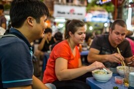 Comida y gastronomía de calle en Hanoi, Vietnam