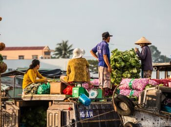 can-tho-floating-market-vietnam