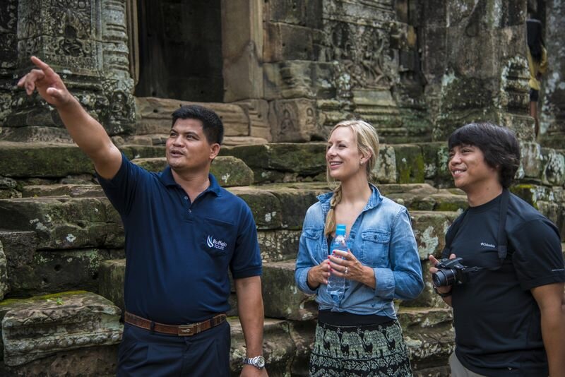 guia turistico habla espanol durante excursión a Siem Riep Angkor Camboya